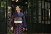 桜の花びら文様の着物